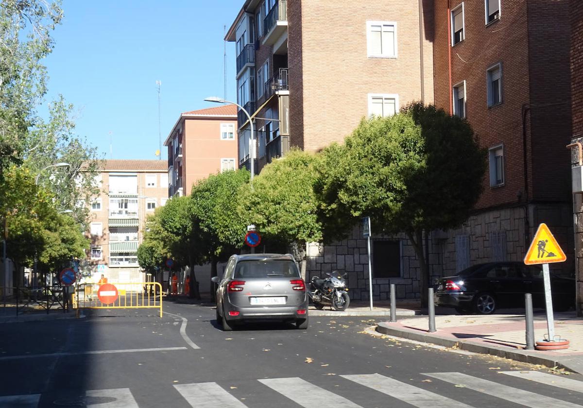 Obras de pavimentación en la calle Granados del Cuatro de Marzo.