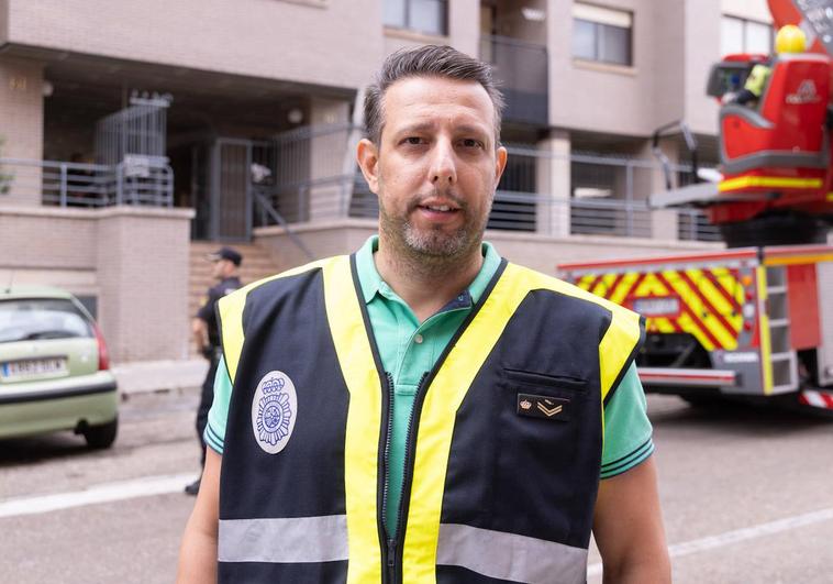 Javier Redondo, el policía nacional que salvó a su vecino tras la deflagración en la calle Juan de Valladolid.