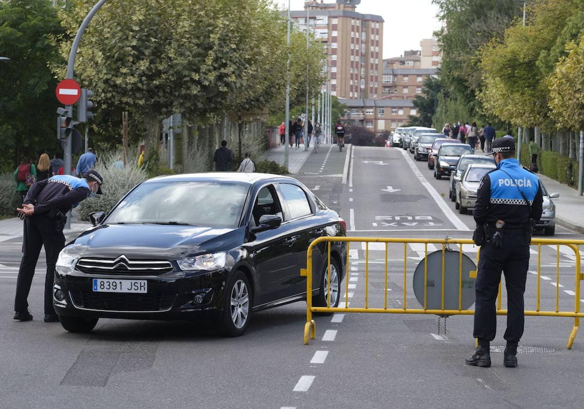 Los agentes cerrarán al tráfico a diario el acceso al centro por Poniente durante las ferias.