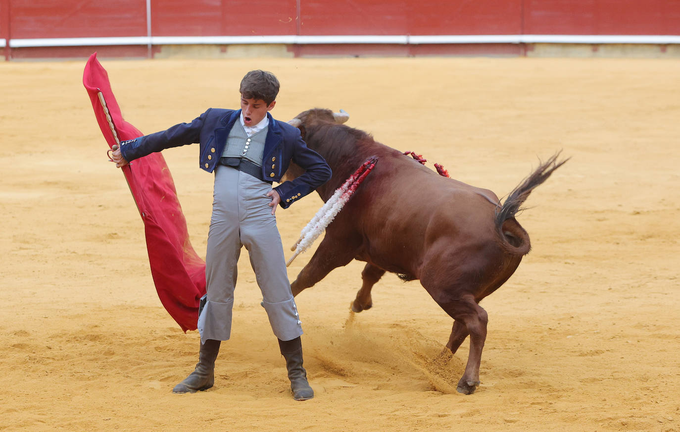 Tarde taurina de triunfos en el preámbulo de la feria