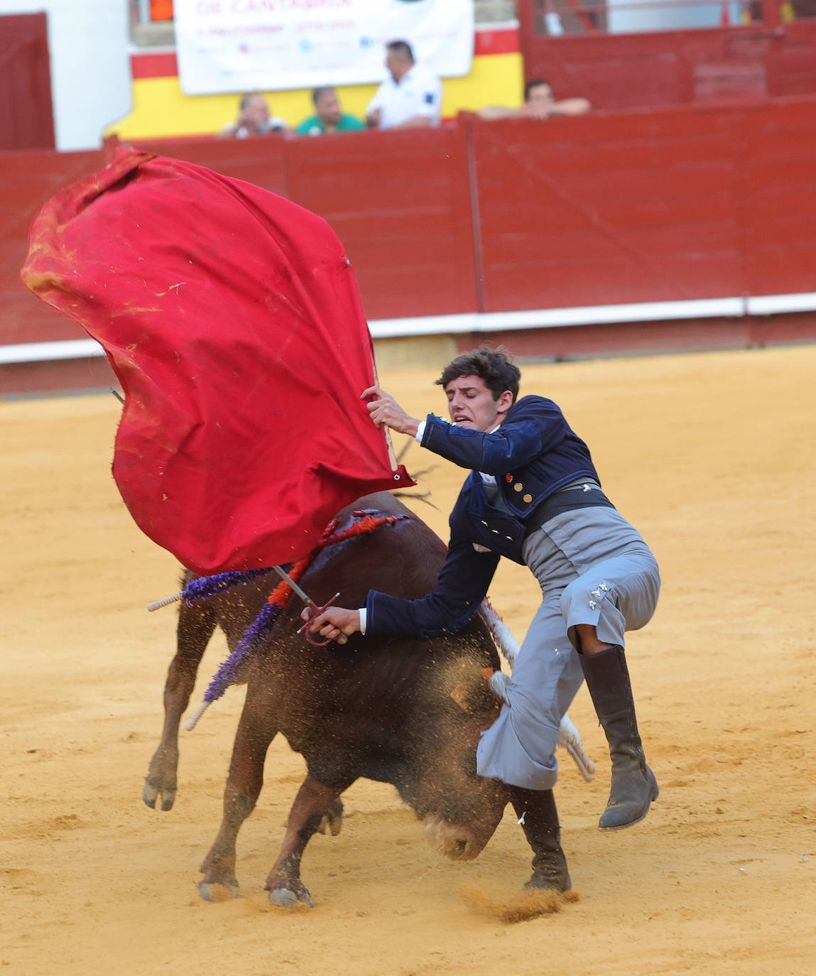 Tarde taurina de triunfos en el preámbulo de la feria