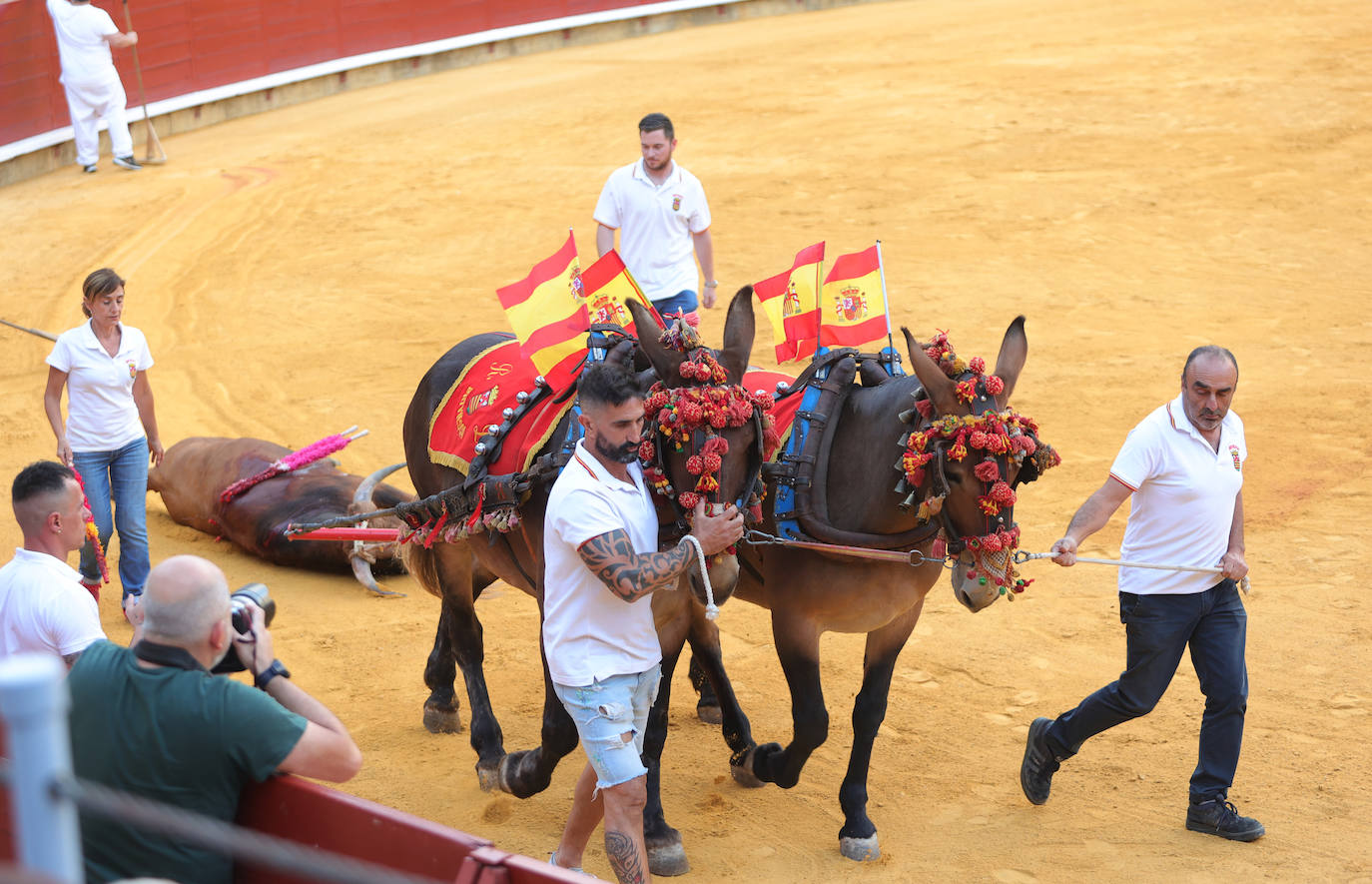 Tarde taurina de triunfos en el preámbulo de la feria