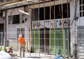 Trabajos de mantenimiento en el edificio tras la explosión en Goya, 32.