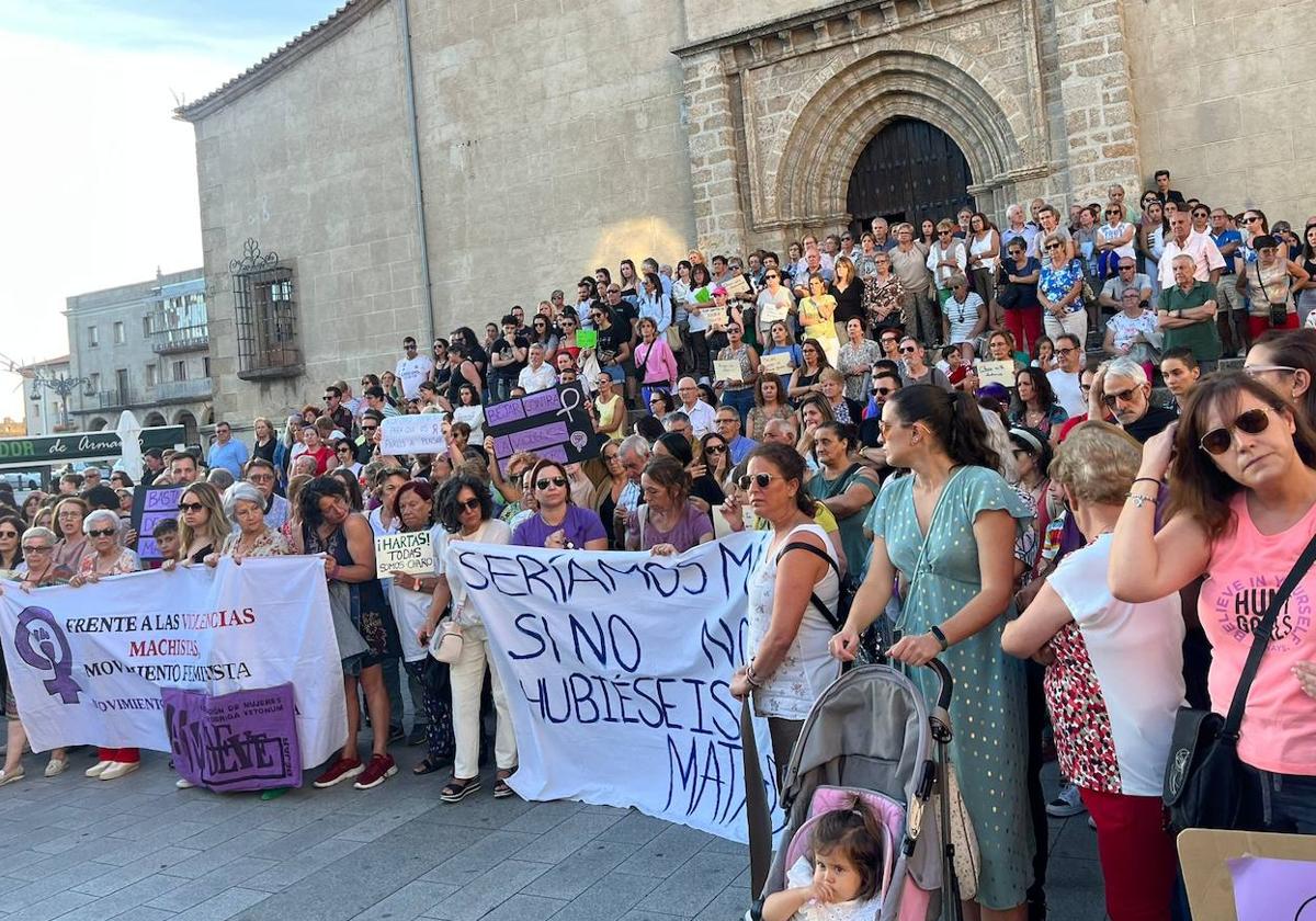 Un municipio desolado llora el asesinato machista de Rosario en Béjar