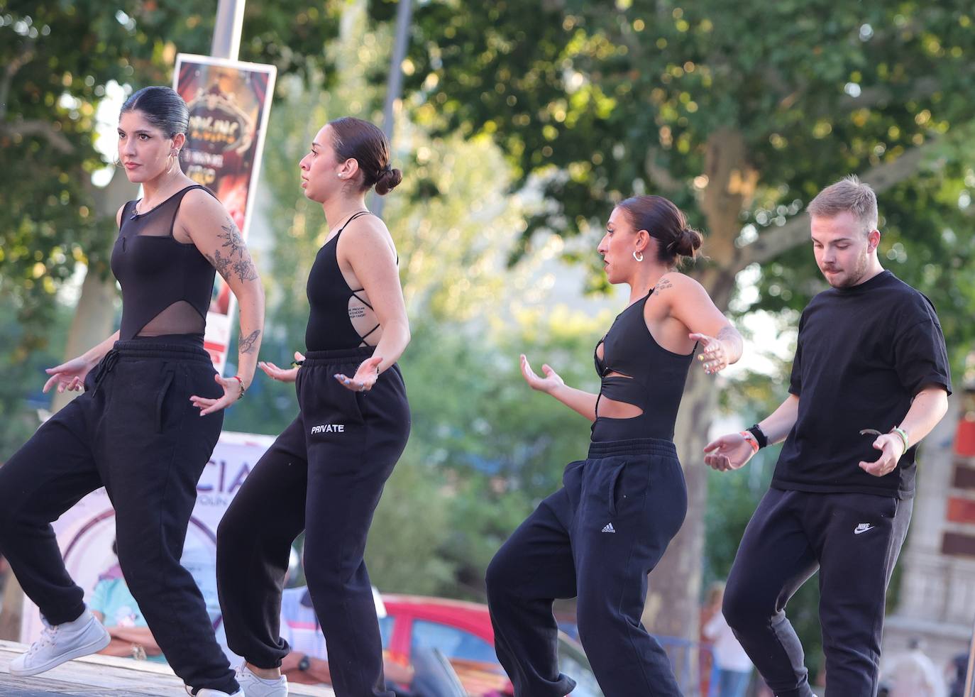 Exhibición de gimnasios en la calle por San Antolín