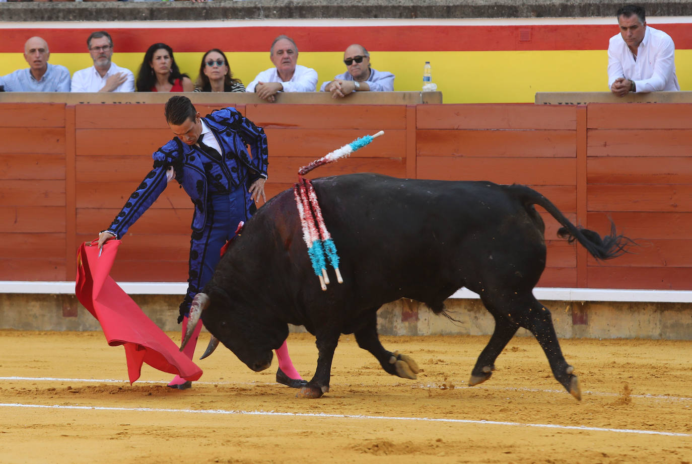 Roca Rey impone su poderío en el homenaje a El Regio