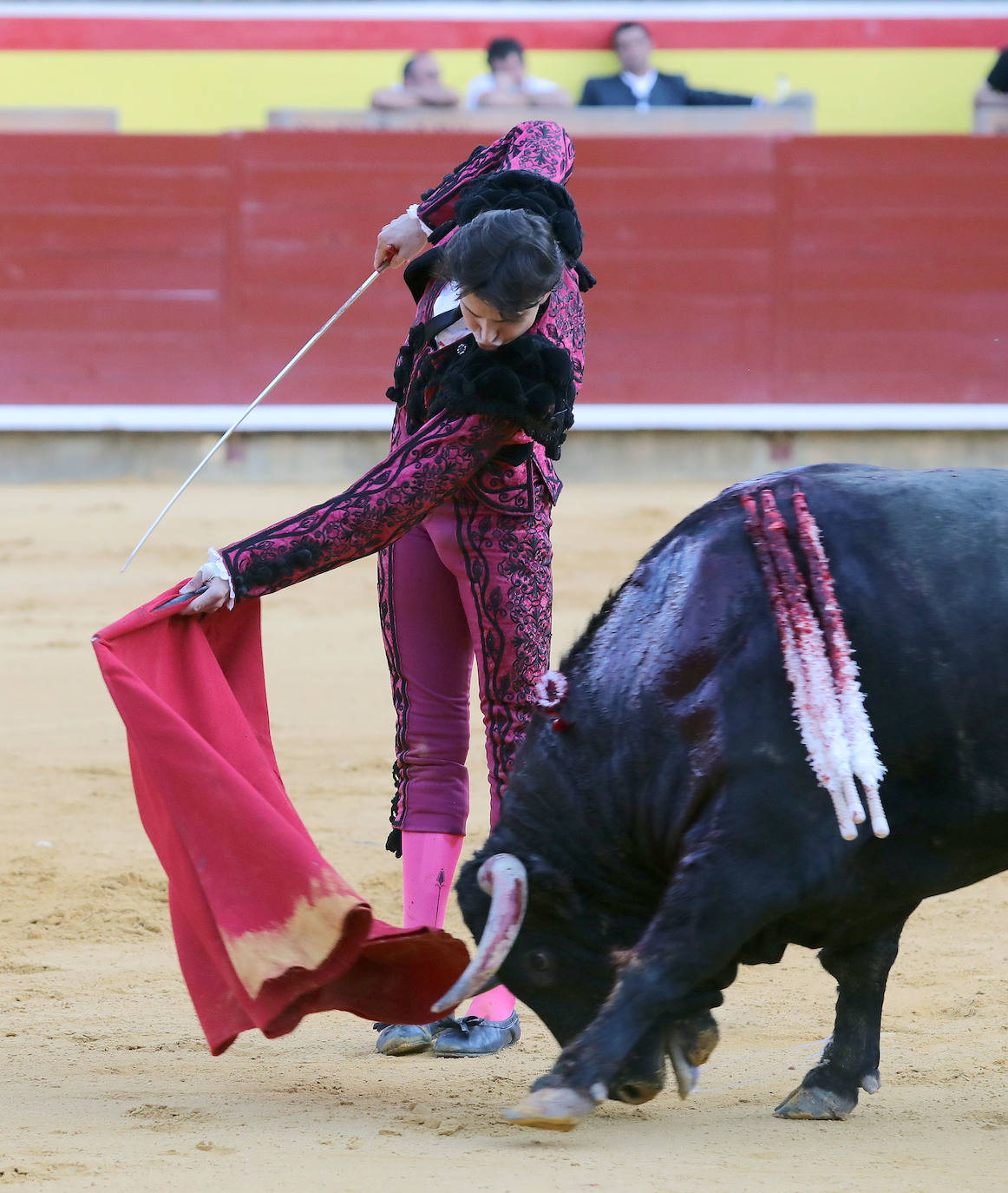 Roca Rey impone su poderío en el homenaje a El Regio