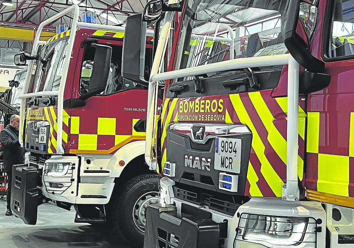 Camiones de bomberos adquiridos por la Diputación de Segovia para dotar a sus primeros parques.