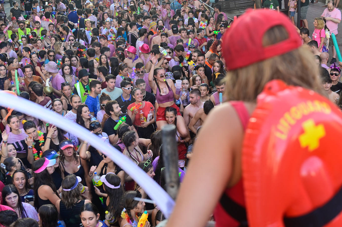 El desfile de peñas, en imágenes