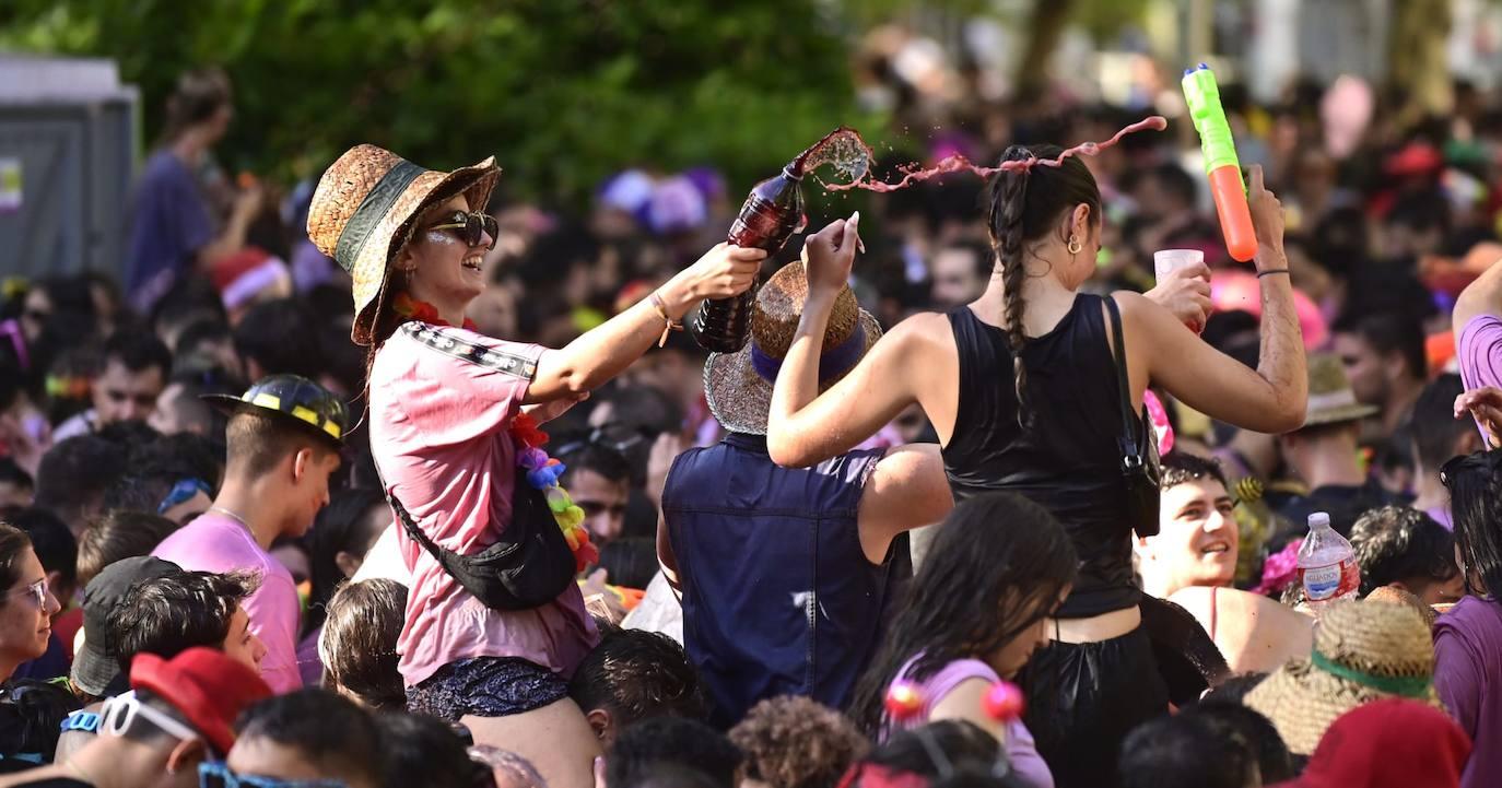 En imágenes, el ambiente previo al desfile de peñas