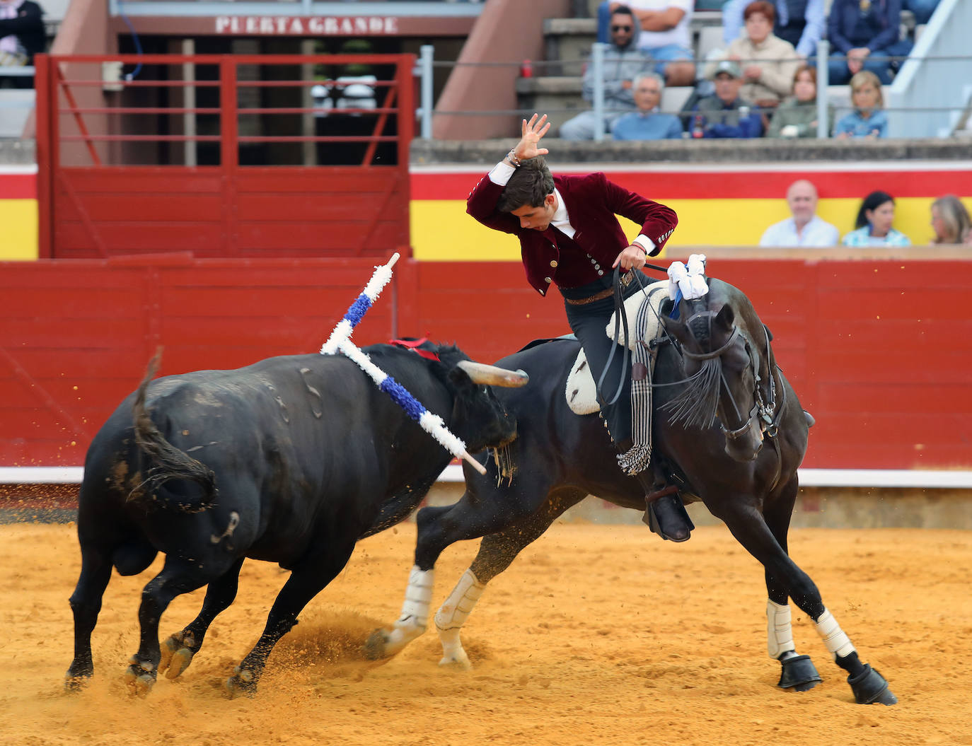 Corrida de rejones el día de San Antolín