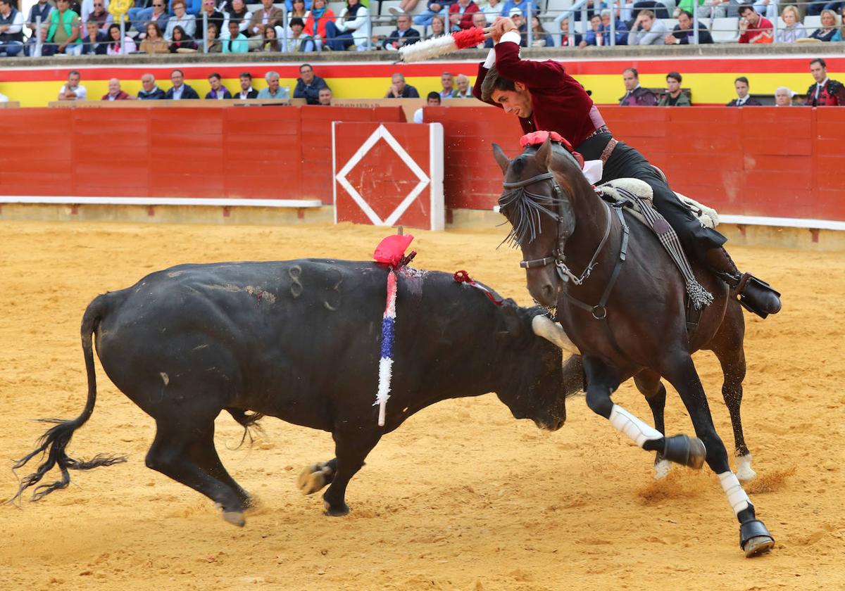 Corrida de rejones el día de San Antolín