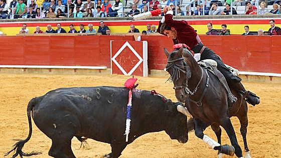 Corrida de rejones el día de San Antolín