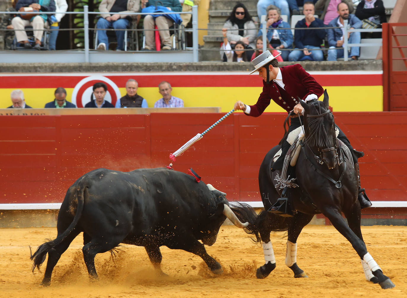 Corrida de rejones el día de San Antolín