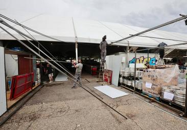 La tormenta arruina kilos de alimentos y retrasa la apertura de las casetas regionales