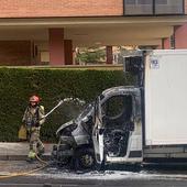 Un incendio calcina un camión estacionado en Parquesol