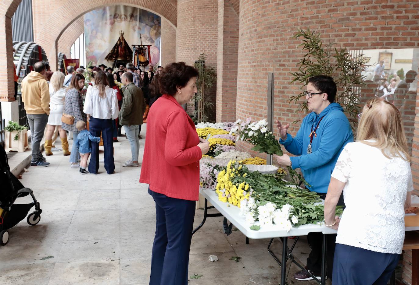 La ofrenda floral a la patrona en imágenes