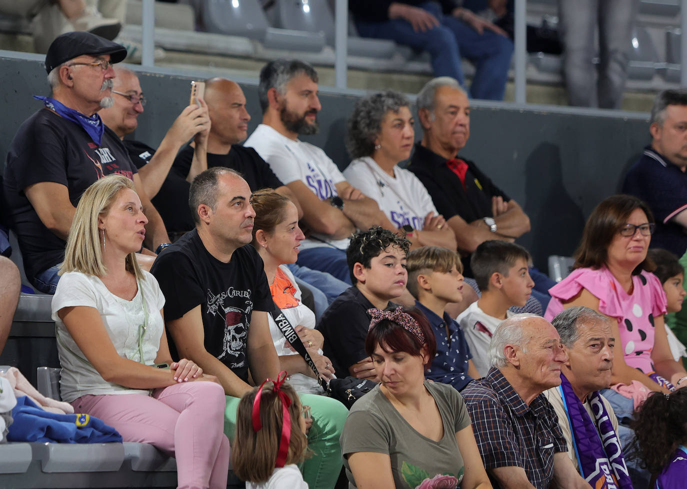 La afición apoya al Zunder Palencia en el primer partido de pretemporada en casa