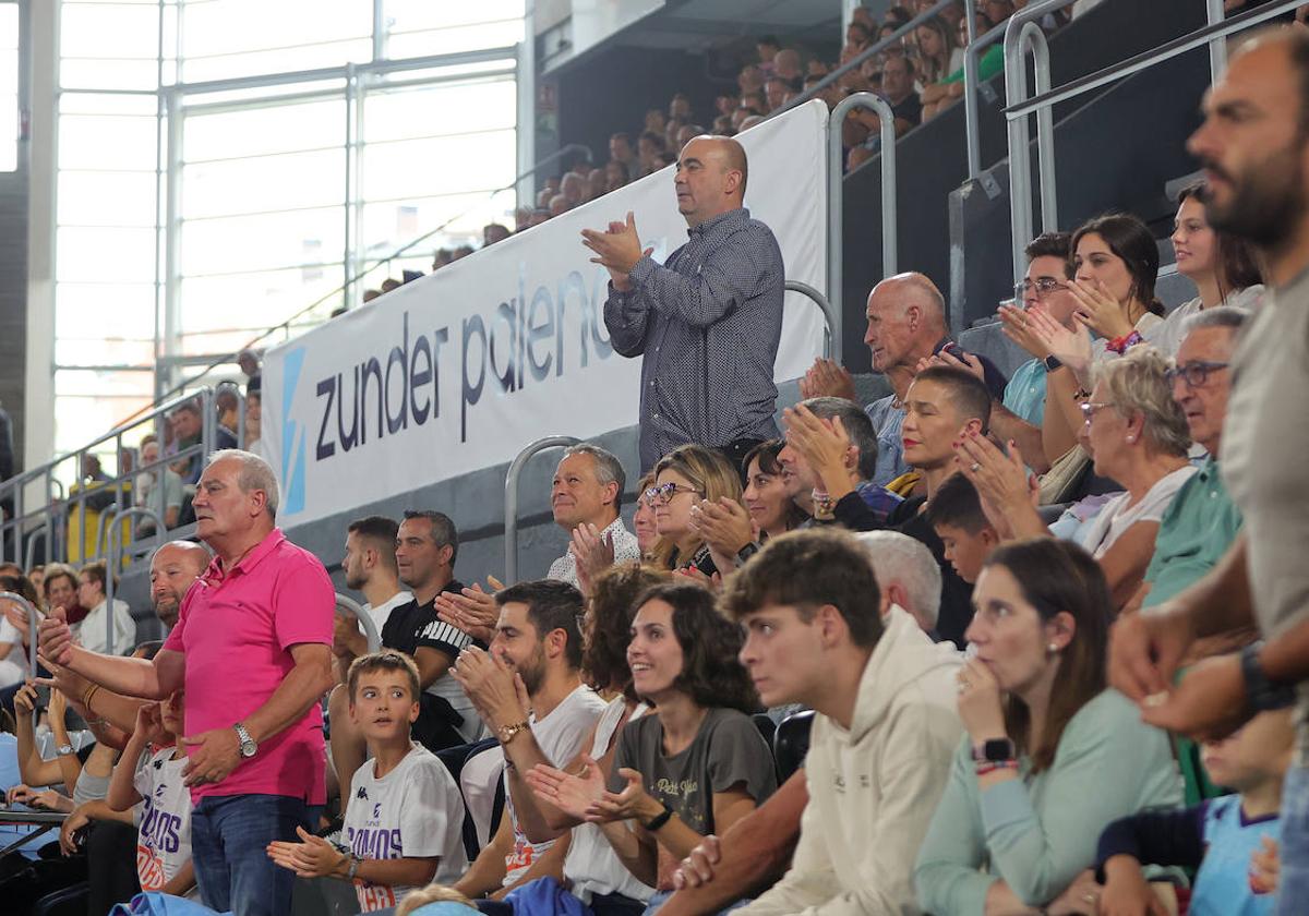 La afición apoya al Zunder Palencia en el primer partido de pretemporada en casa