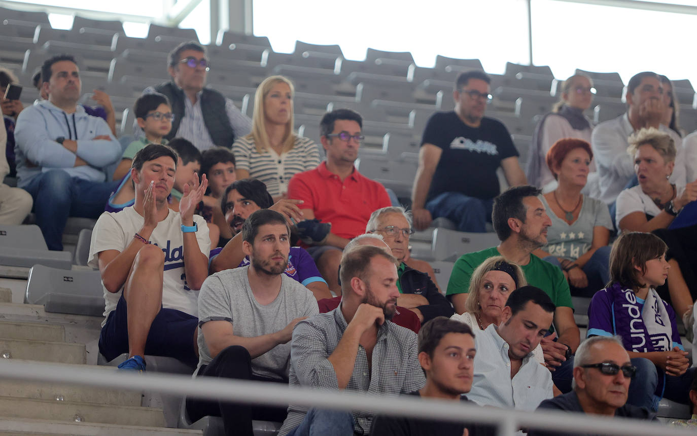 La afición apoya al Zunder Palencia en el primer partido de pretemporada en casa