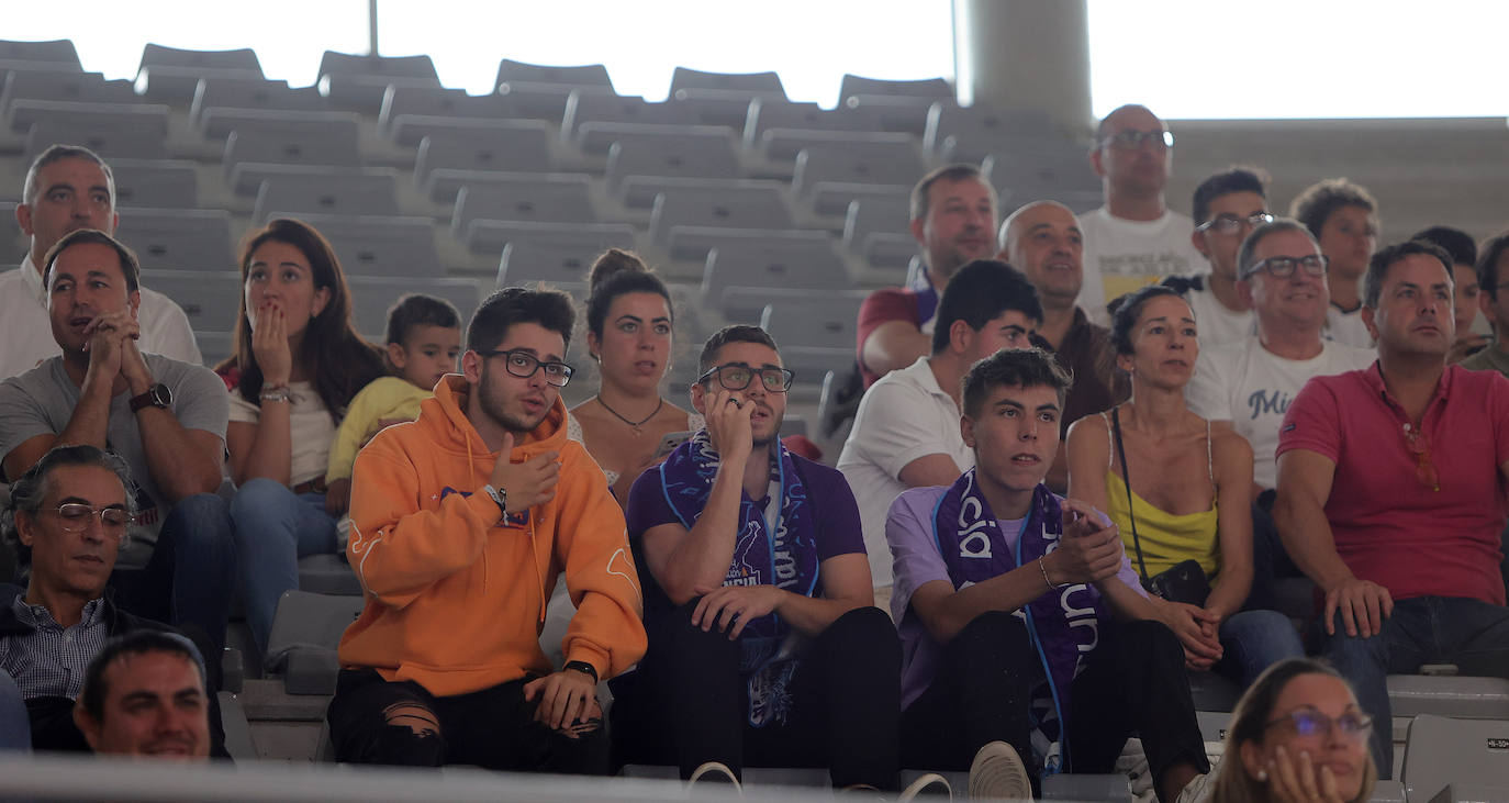 La afición apoya al Zunder Palencia en el primer partido de pretemporada en casa