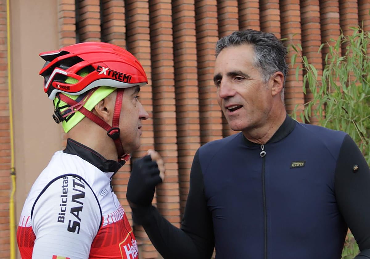 Miguel Induráin charla con Santamaría en la Casa Aleste.