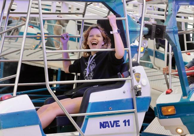 Alexia Tabarés, disfrutó a lo grande de Skylab la nueva atracción de la feria
