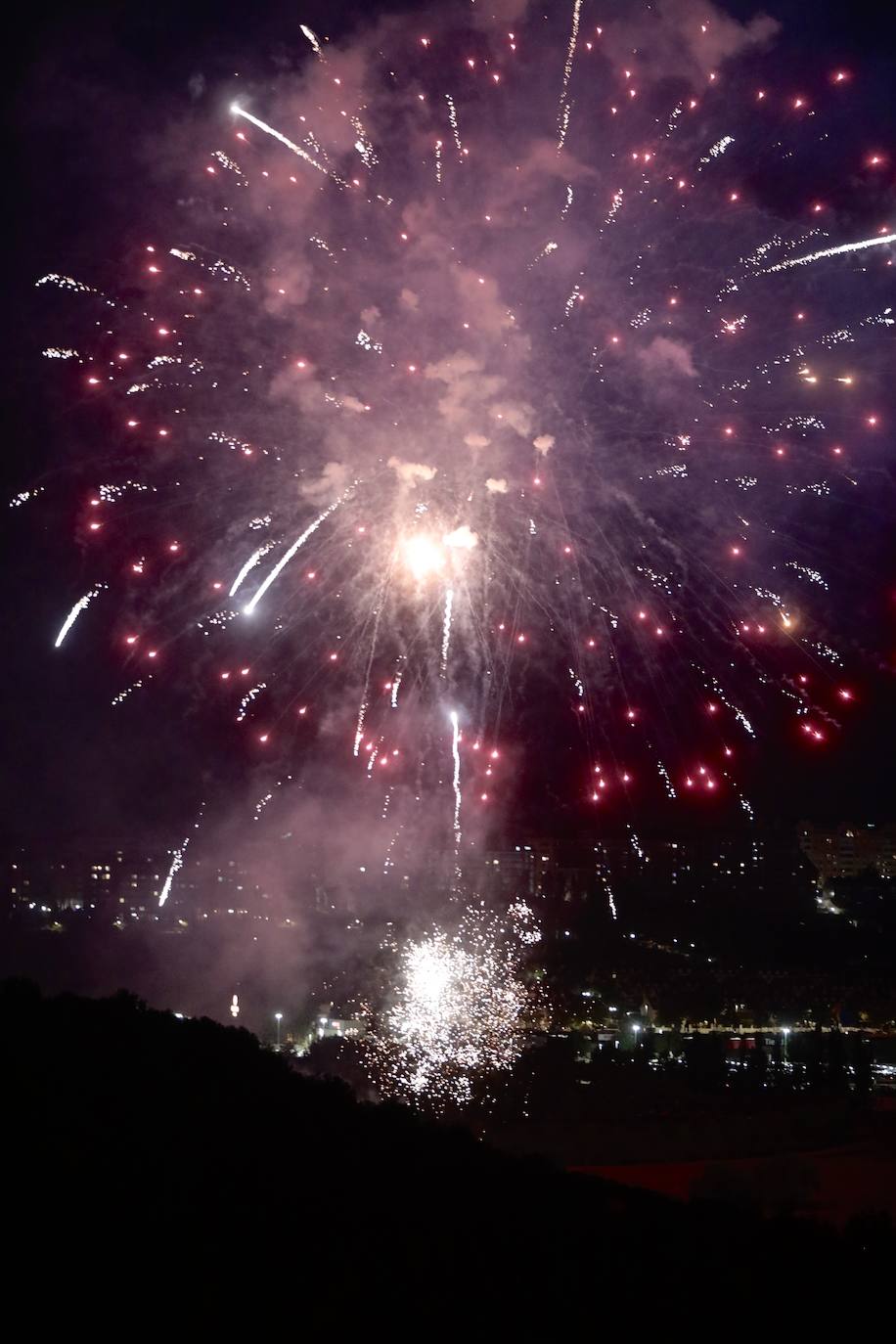 Los fuegos artificiales de la noche del martes, en imágenes