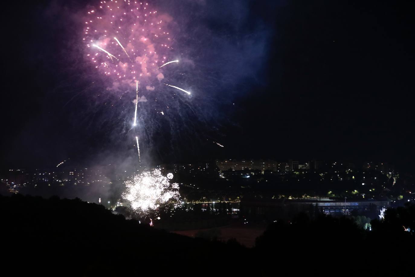 Los fuegos artificiales de la noche del martes, en imágenes