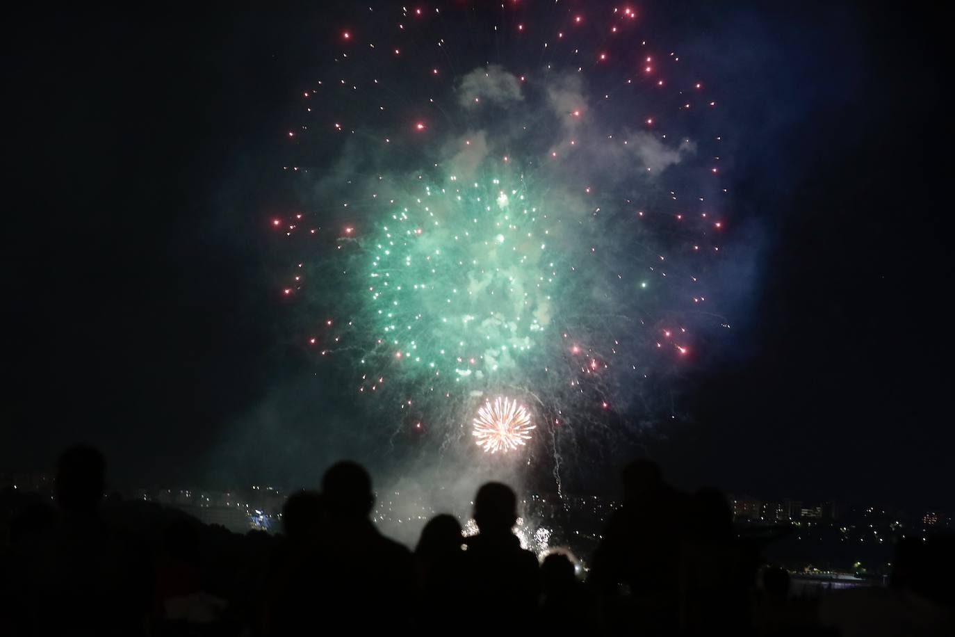 Los fuegos artificiales de la noche del martes, en imágenes