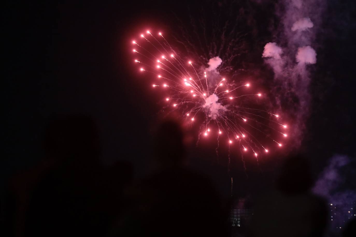 Los fuegos artificiales de la noche del martes, en imágenes