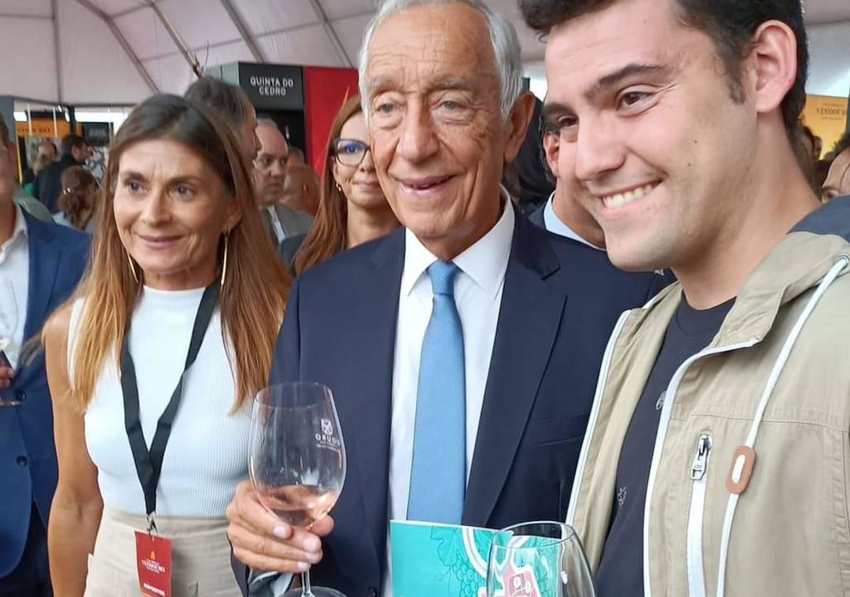 Marcelo Rabelo de Sousa y, a la derecha, el teniente de alcalde de La Seca, Raúl Crespo.