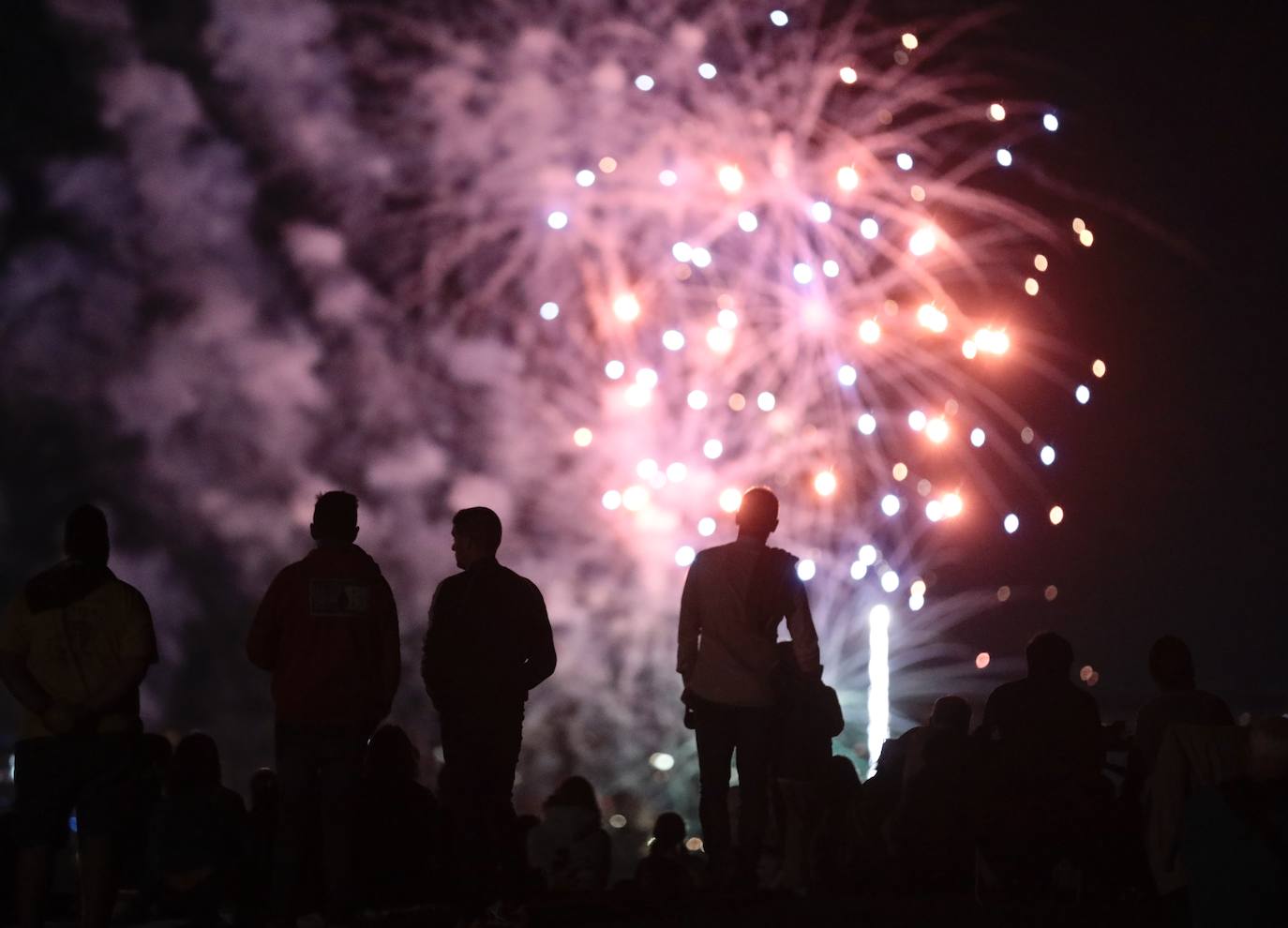 En imágenes, los fuegos artificiales del lunes 4 de septiembre