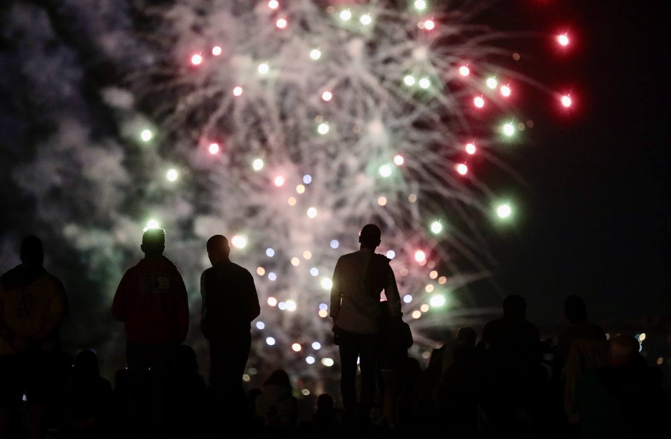 En imágenes, los fuegos artificiales del lunes 4 de septiembre