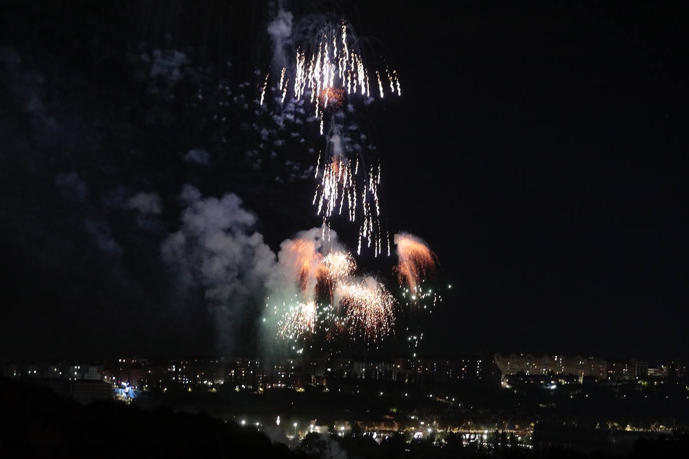 En imágenes, los fuegos artificiales del lunes 4 de septiembre