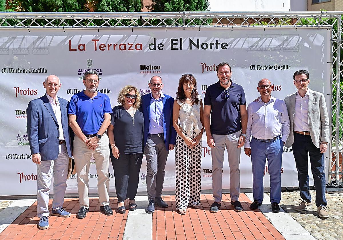 Alberto Palomino, Paco Ferreira, Charo Chávez, Juan Carlos Hernández, Ana Redondo, Óscar Puente y Luis Vélez (PSOE Valladolid).