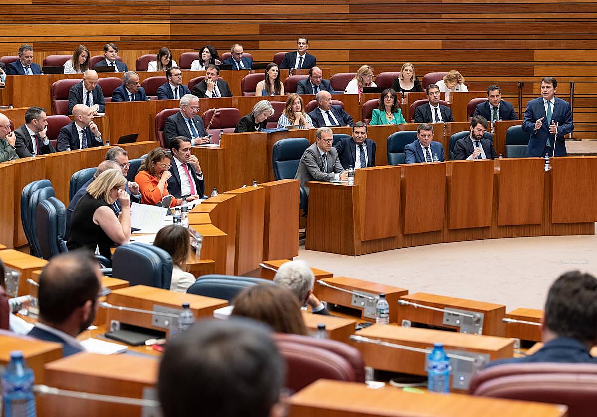 Bancada del PP en el hemiciclo de las Cortes durante uno de los dos plenos del pasado junio.