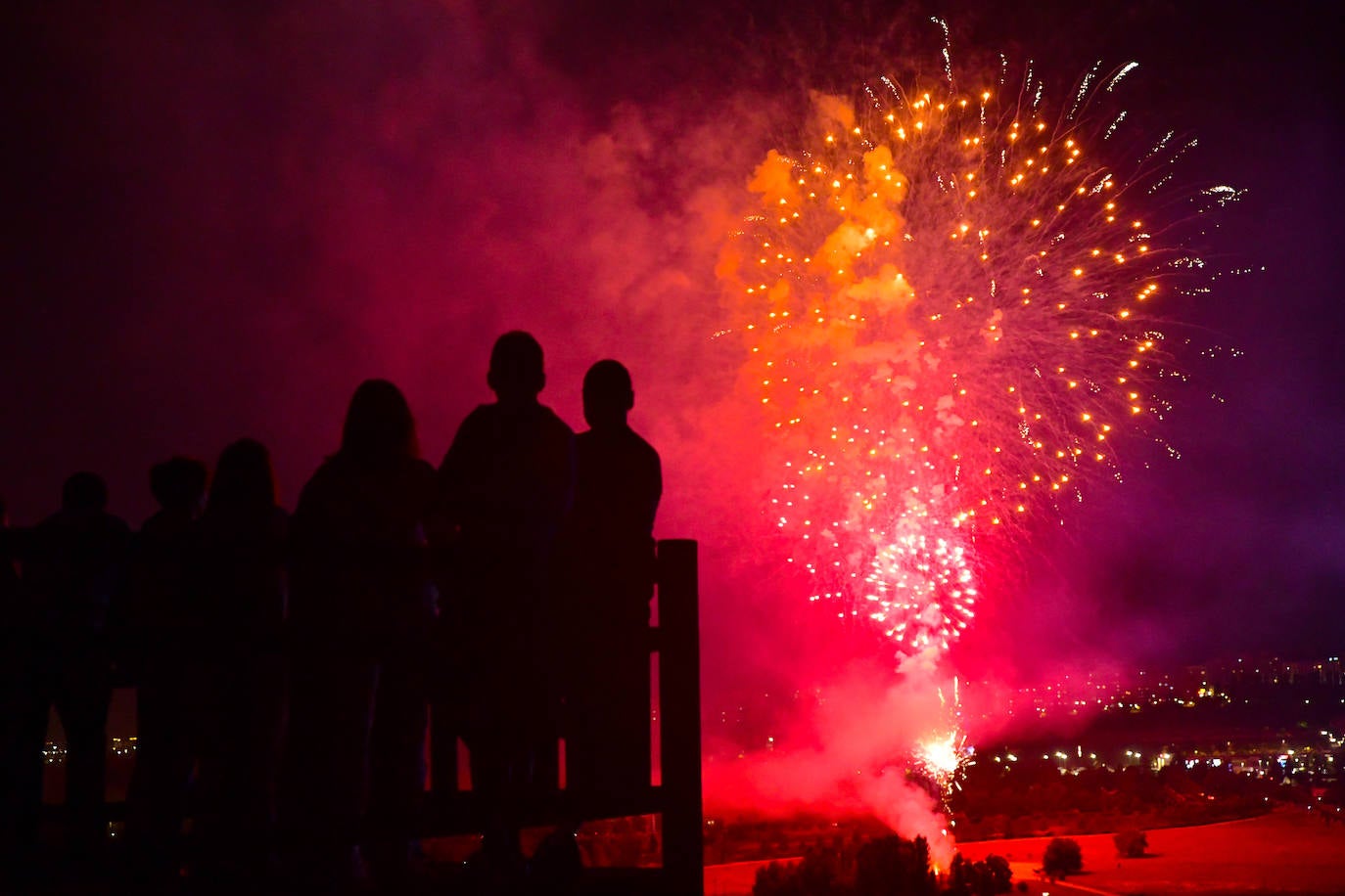 La noche vallisoletana vuelve a iluminarse con los fuegos artificiales