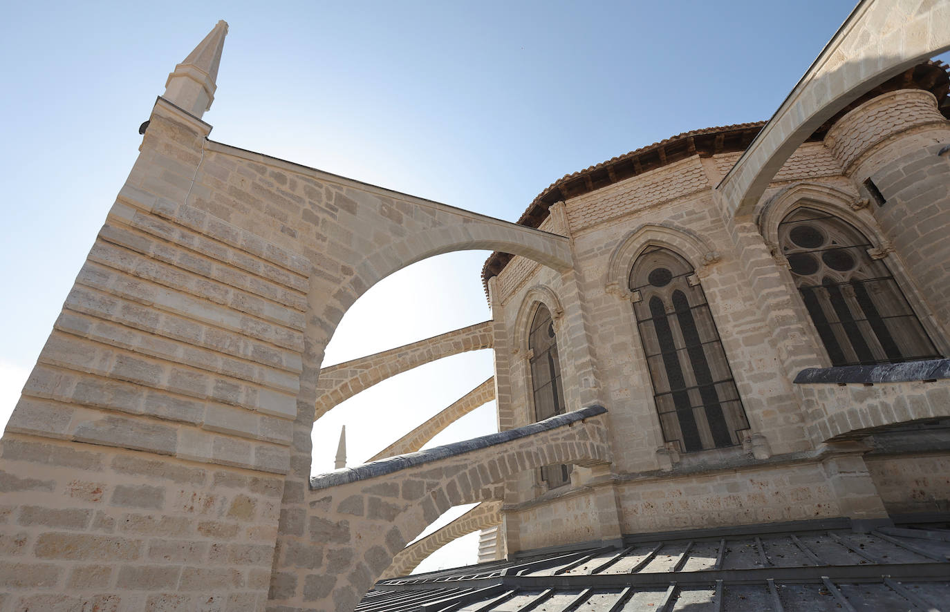 Las obras de restauración de la Catedral de Palencia la embellecen