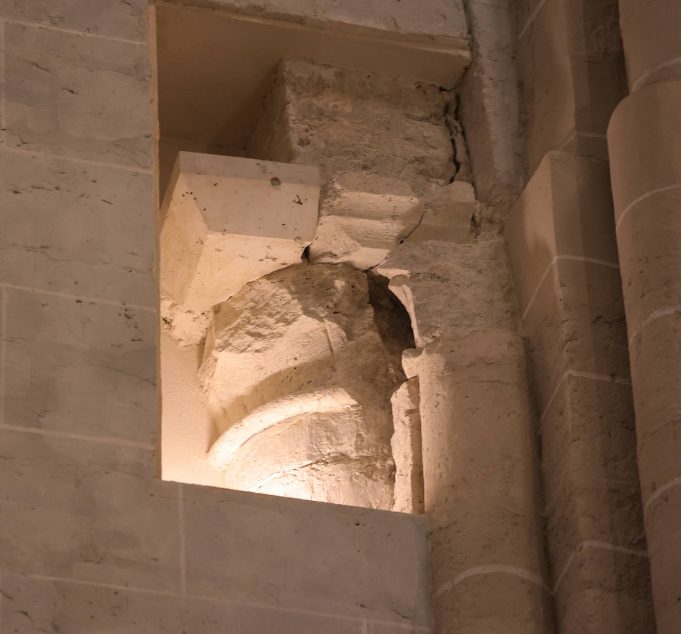 Las obras de restauración de la Catedral de Palencia la embellecen