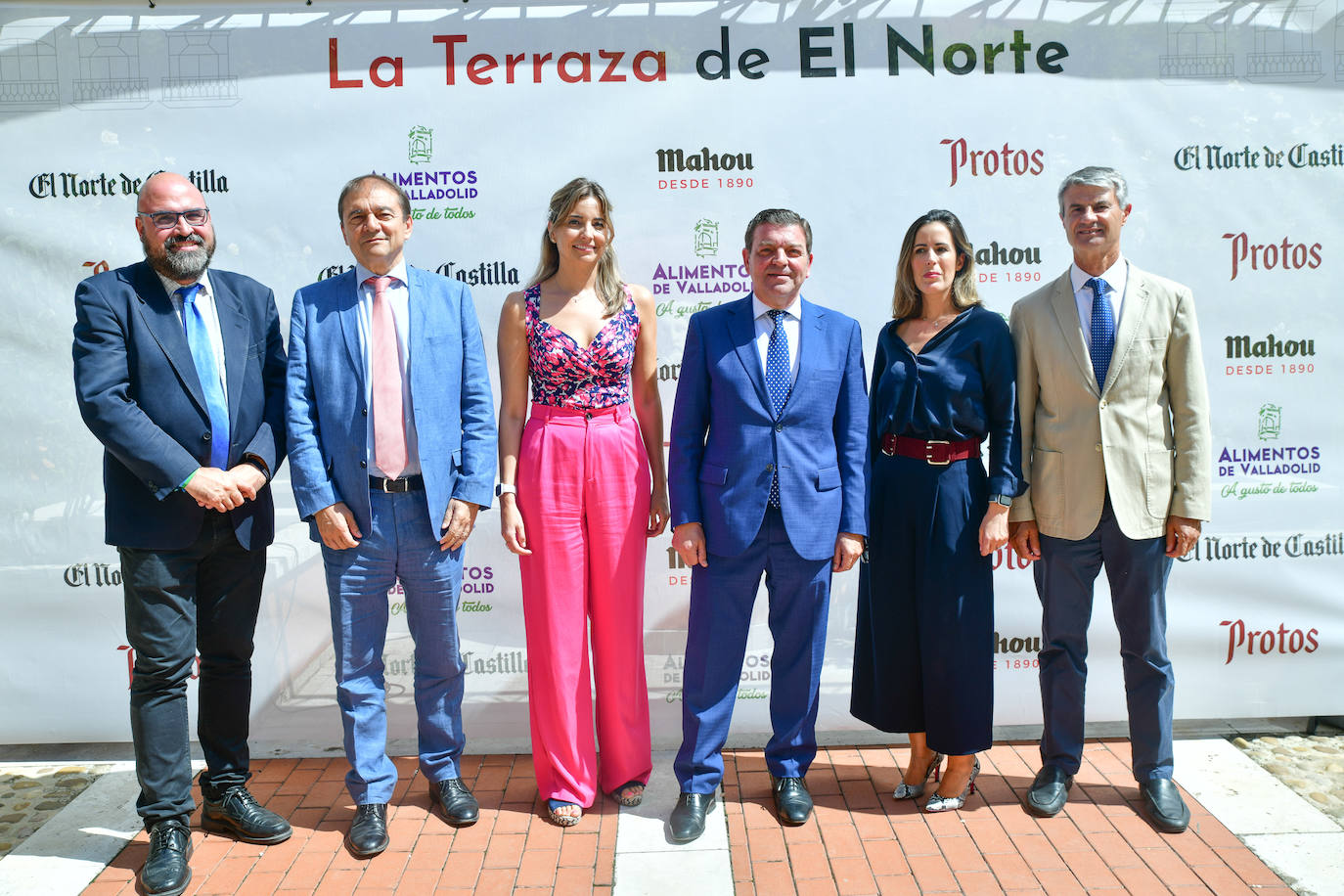 Máximo López (director general de Transparencia y Buen Gobierno de la Junta), José Miguel de Elías (viceconsejero de Presidencia de la Junta), Irene Muñoz (directora de relaciones institucionales de la Junta), Luis Miguel González Gago (consejero de Presidencia de la Junta), Alicia Romera (gabinete de la Consejería de Presidencia) y Santiago Fernández (secretario general de la Consejería de Presidencia).