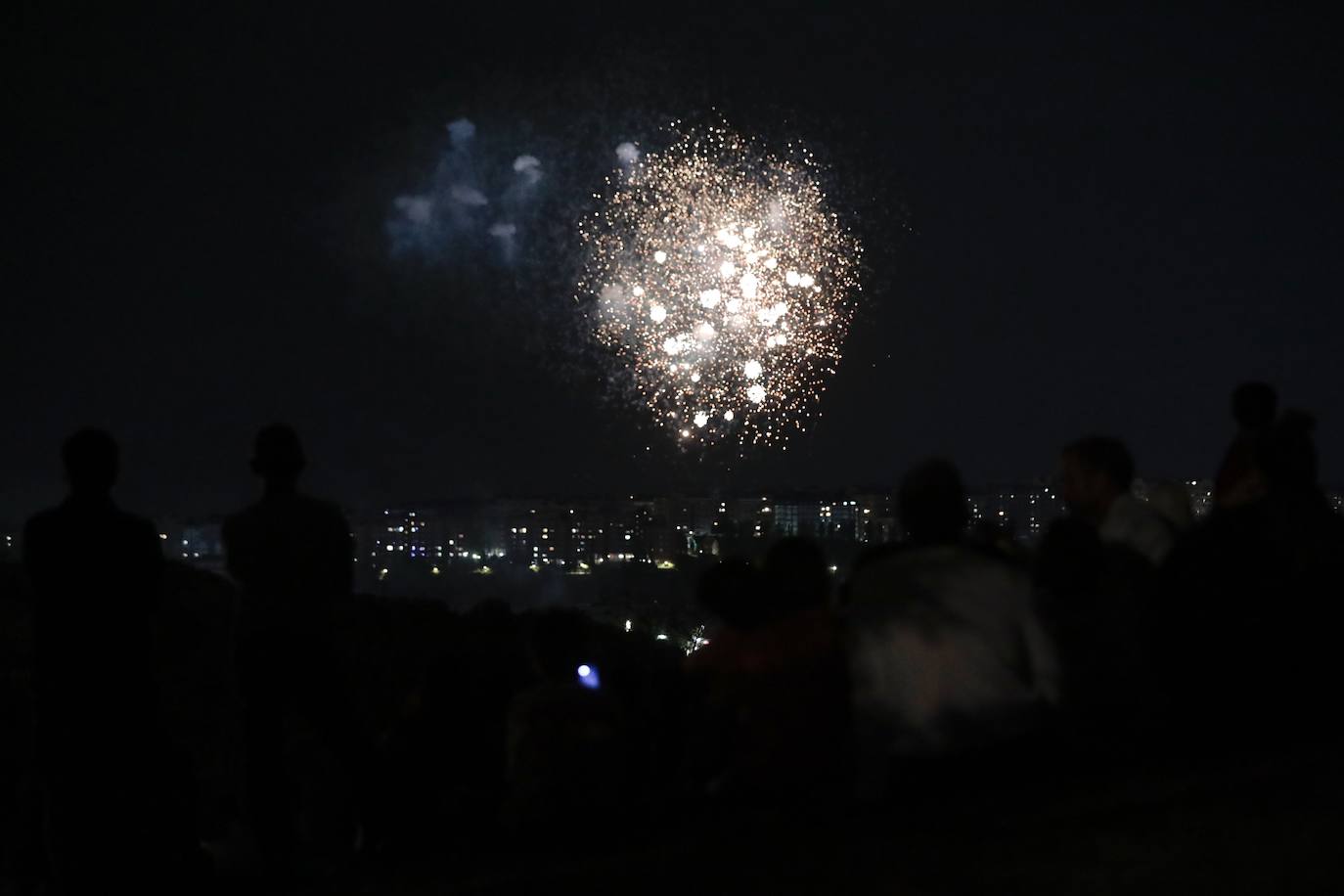 La noche del jueves deja nuevas imágenes de los fuegos artificiales en Valladolid