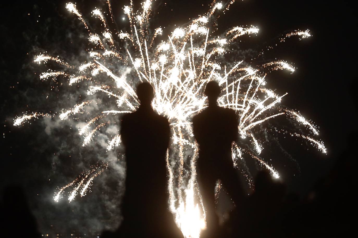 La noche del jueves deja nuevas imágenes de los fuegos artificiales en Valladolid