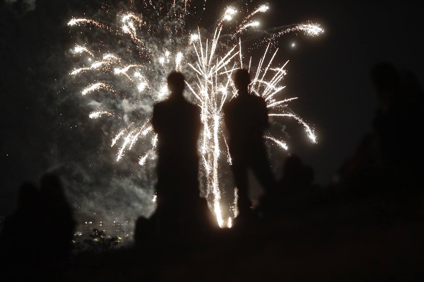 La noche del jueves deja nuevas imágenes de los fuegos artificiales en Valladolid