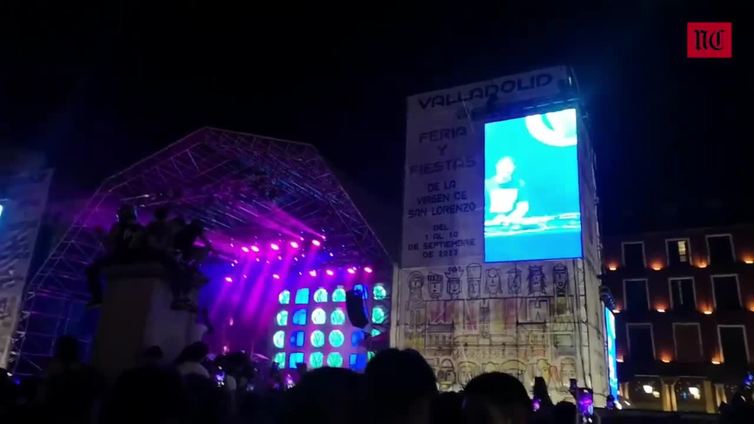 El concierto en Valladolid de los dj Brian Cross, Yves V y Nervo de las fiestas convierte la Plaza Mayor en una gran discoteca