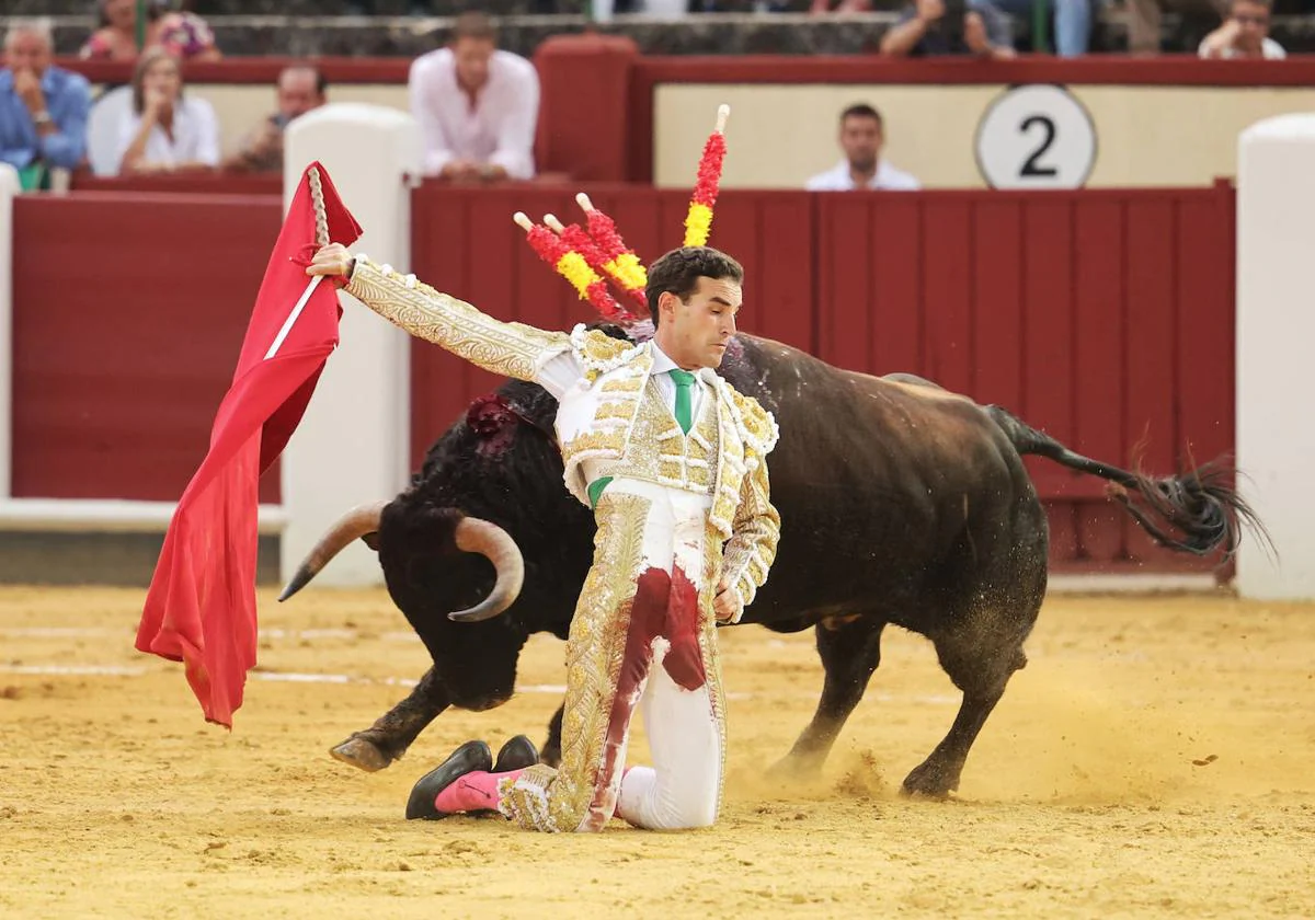 Toros en Valladolid: Fernando Adrián triunfa y demuestra que es mucho más  que un sustituto | El Norte de Castilla