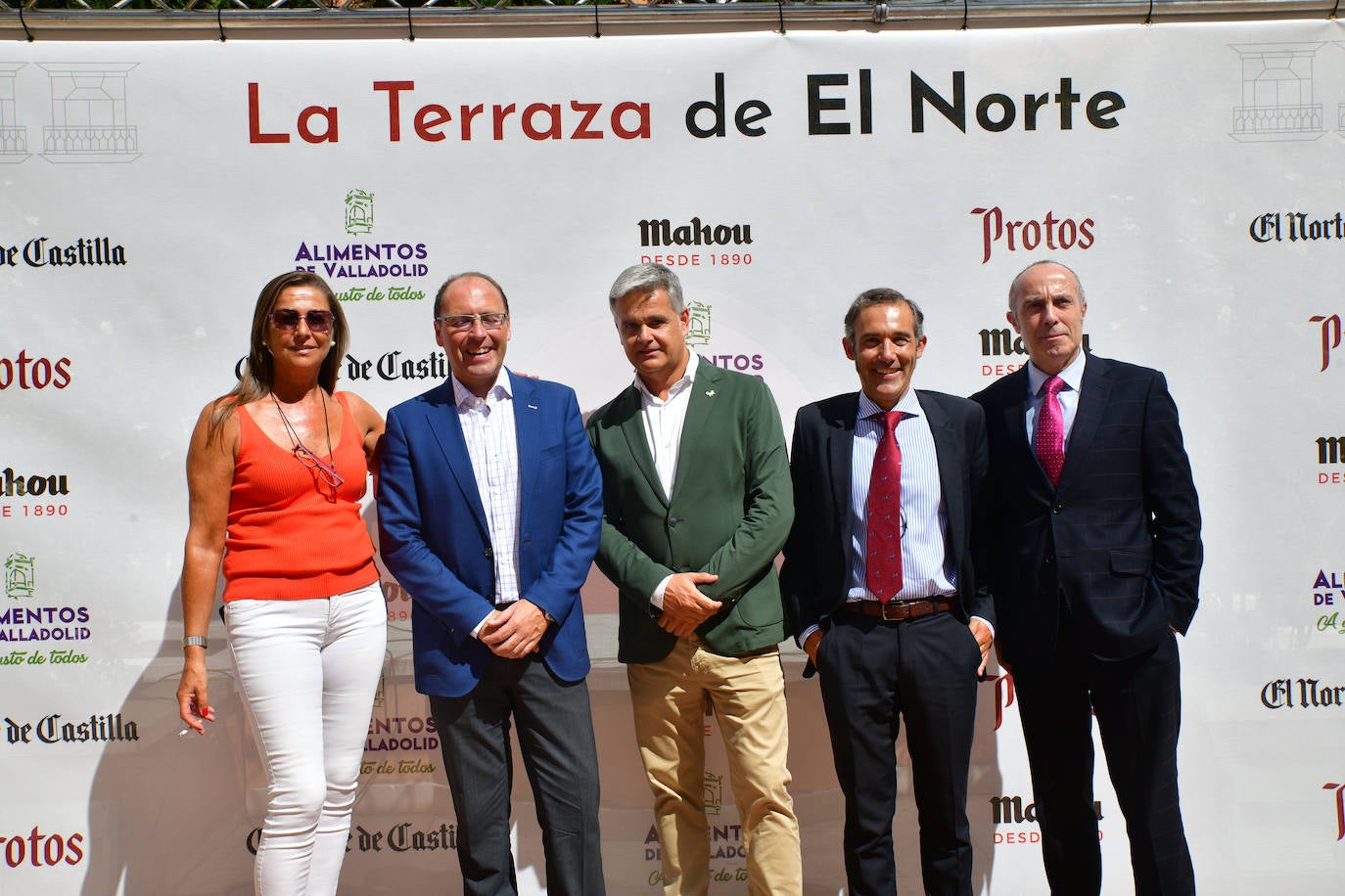 Raquel González (secretaria general de la Asociación de Hoteles de Valladolid), Francisco de Frutos (presidente de la Asociación de Hoteles de Valladolid), Luis Martínez (vicepresidente de la Asociación de Hoteles de Valladolid), Carlos Frías (director de los hoteles Atrio y Catedral) y Óscar Alonso (director del Hotel Colón Plaza).