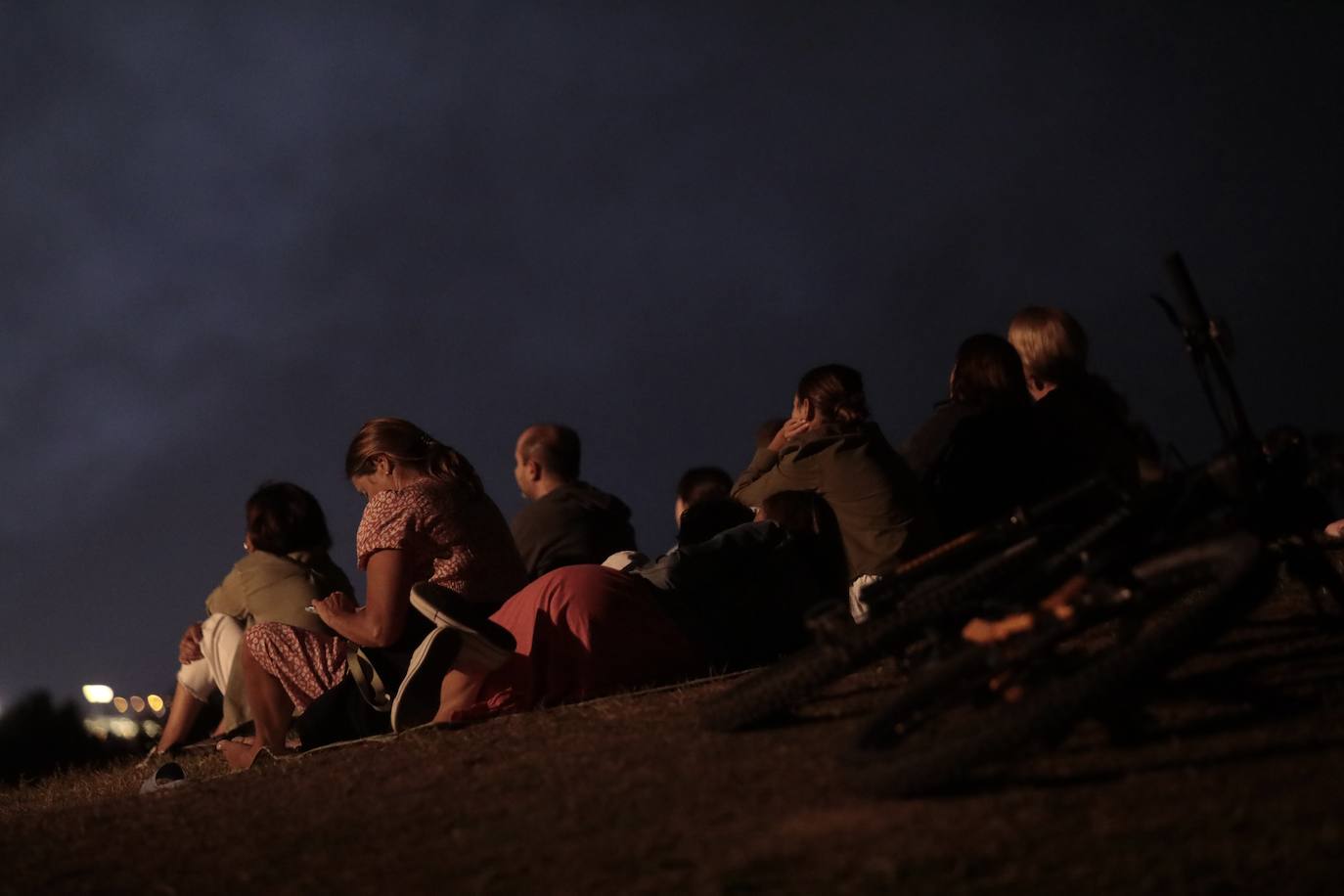 El Caño Hondo se ilumina una noche más con los fuegos artificiales