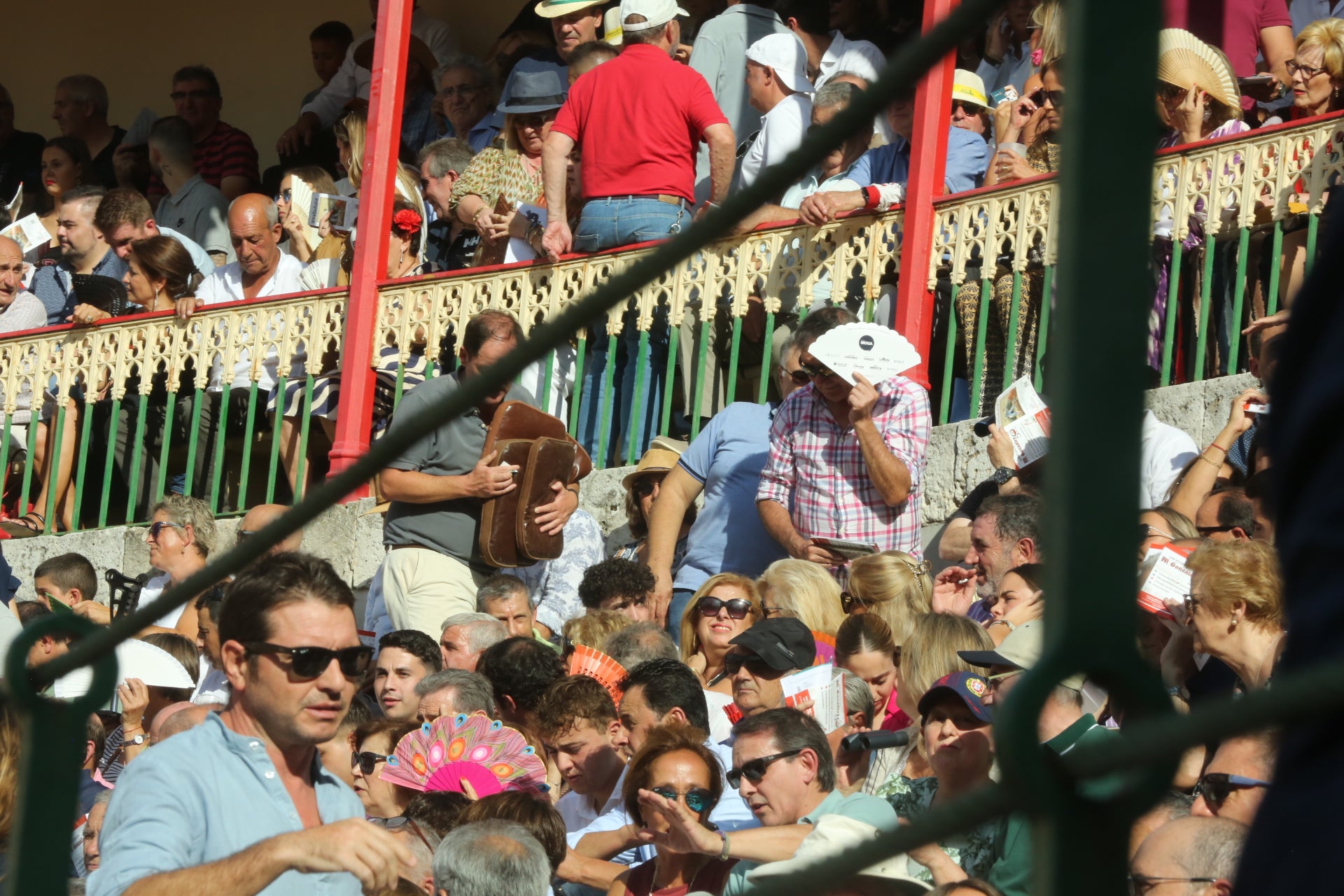 Búscate en los tendidos de la Plaza de Toros de Valladolid (2 de 2)