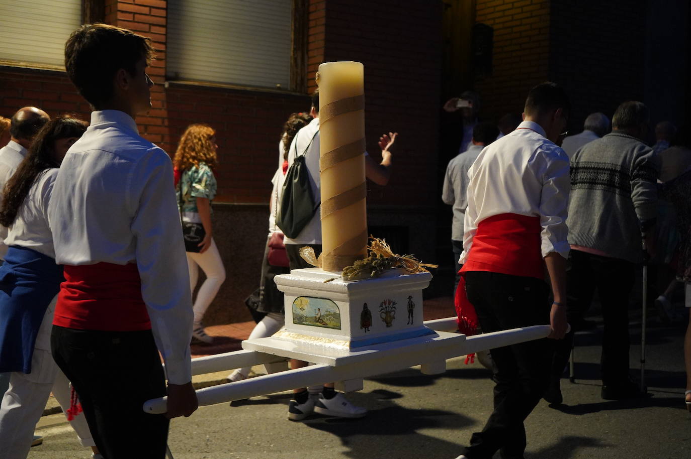 Ofrenda de Los Cirios en Santa María la Real de Nieva